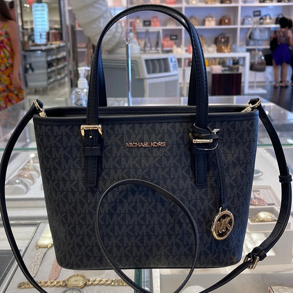 MICHAEL KORS
Jet Set Travel Extra-Small Logo Top-Zip Tote Bag
Black
NWT - Picture 12 of 16